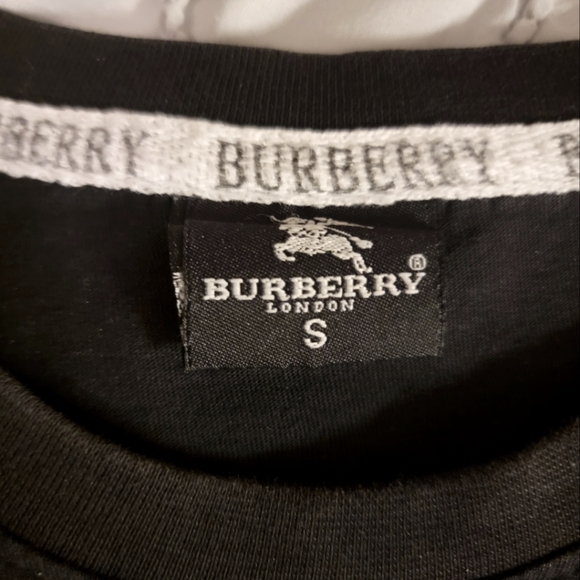 Women's Burberry London Size Small Black T-shirt - Picture 4 of 5